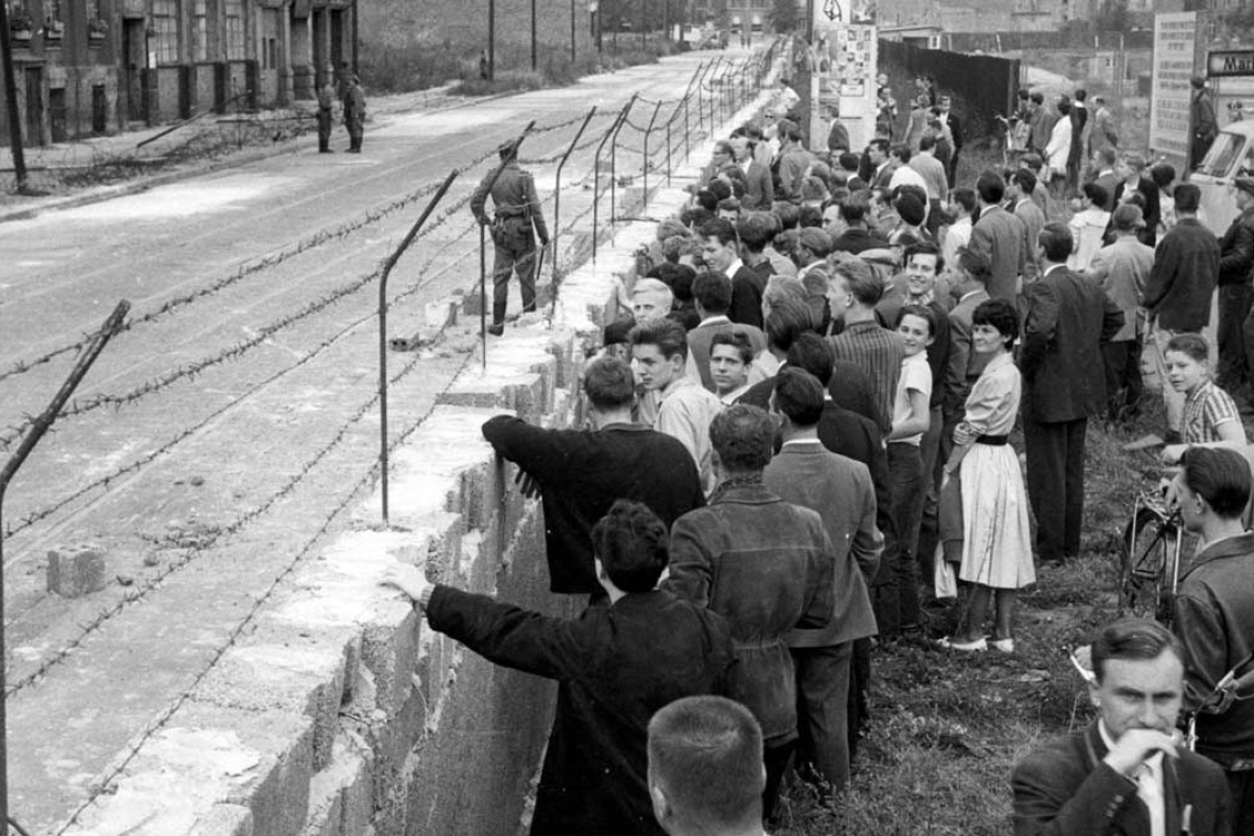 El día que comenzó la construcción del Muro de Berlín: 50 años de división