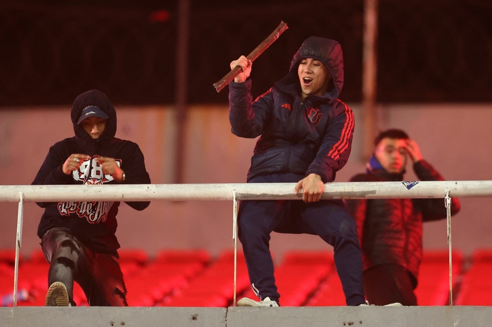 Violencia en Avellaneda: Conmebol cancela partido entre Independiente y U. de Chile tras graves incidentes