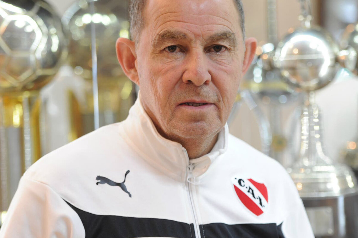 Ricardo Bochini respaldó a Gustavo Quinteros como nuevo DT de Independiente